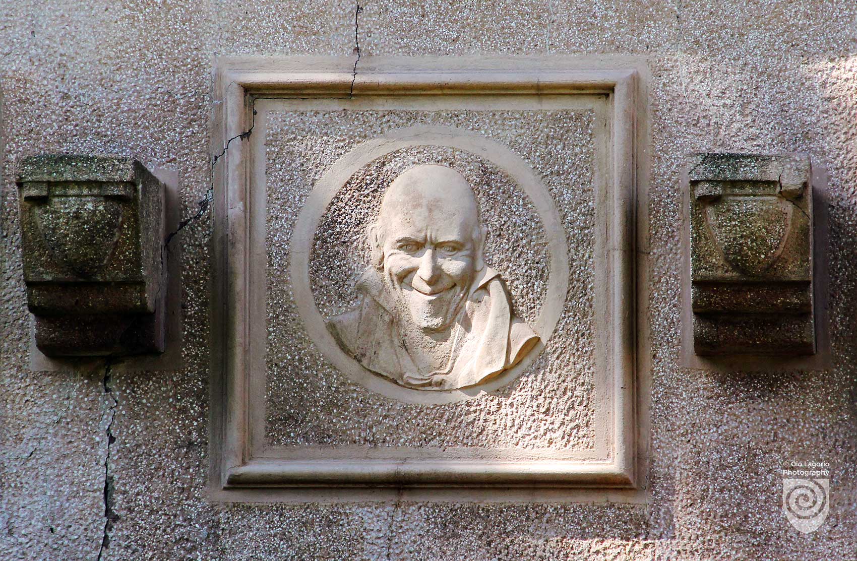 Bassorilievo raffigurante Grock